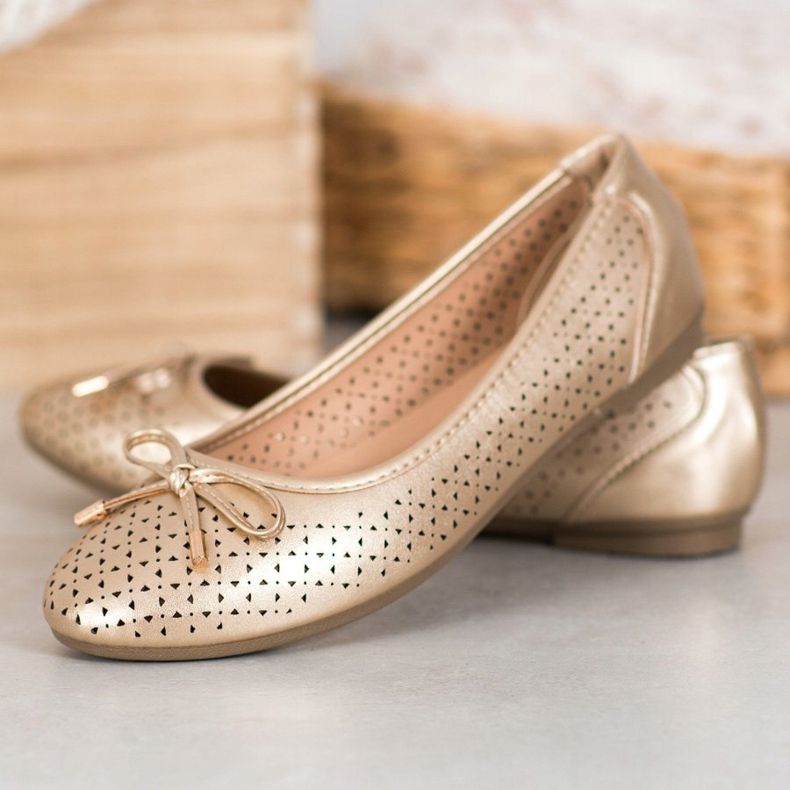 SHELOVET Durchbrochene Ballerina mit Öko-Leder golden 1