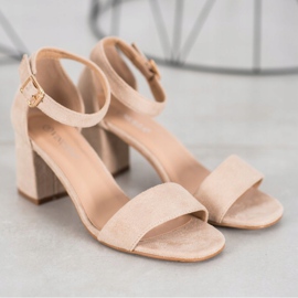 Klassische VINCEZA Sandalen braun 1