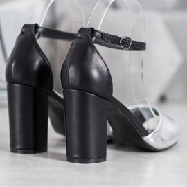 Small Swan Klassische Sandalen an einer Bar schwarz grau 1