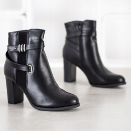 Queen Vivi Stiefel mit Zierstreifen schwarz 1