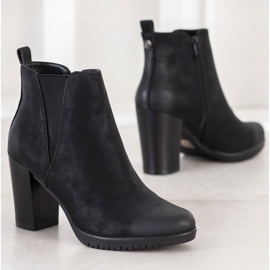 Stiefel an einer Bar Sergio Leone schwarz 2