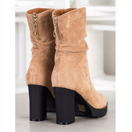 Bella Paris Hohe Stiefel auf der Plattform beige 1