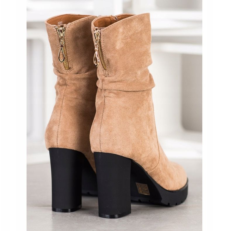 Bella Paris Hohe Stiefel auf der Plattform beige 1