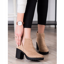 Bella Paris Beige Stiefeletten mit Schnitt 1