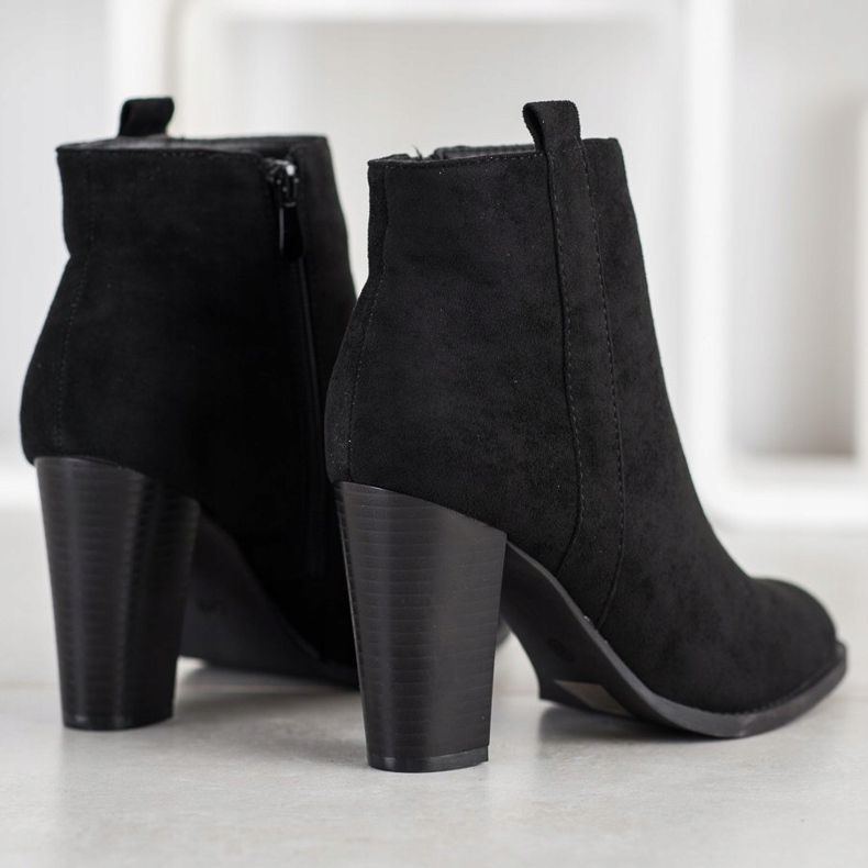 Seastar Wildleder Booties auf einer Bar schwarz 1