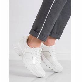 Kylie Hellweiße Turnschuhe 1