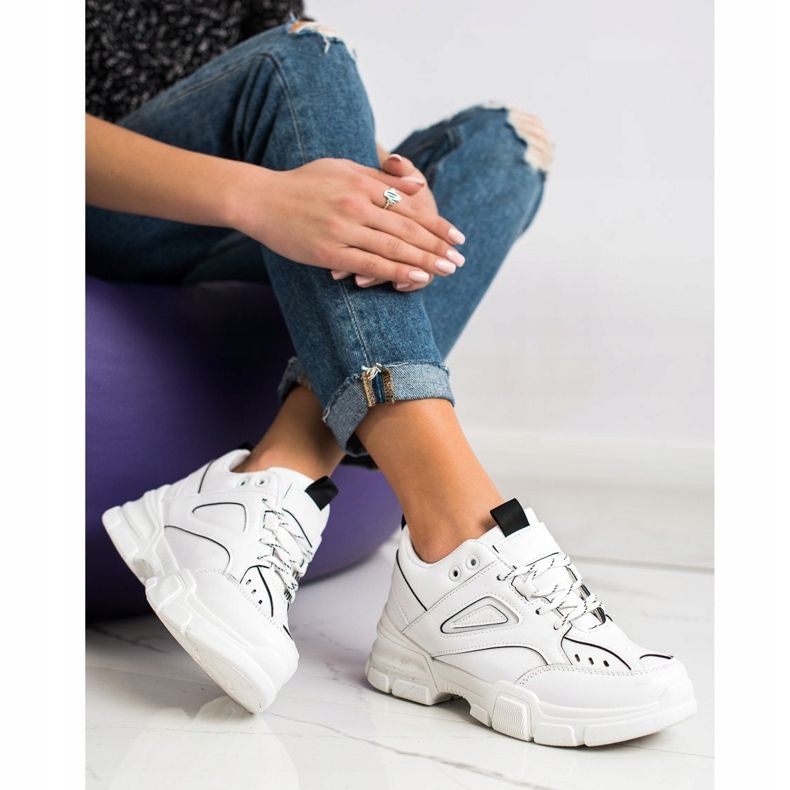 SHELOVET Modische weiße Turnschuhe schwarz 1