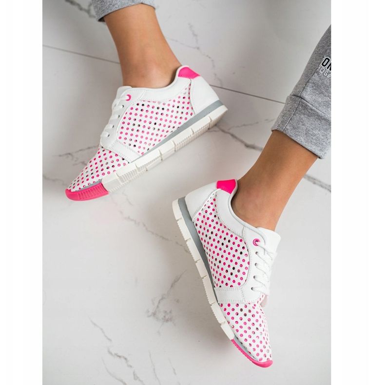 Kylie Weiße und rosa durchbrochene Sneakers 2