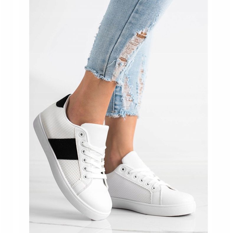 SHELOVET Durchbrochene Sneakers mit Öko-Leder weiß 1