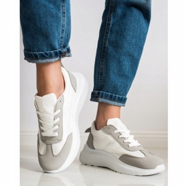 SHELOVET Sportschuhe auf der Plattform weiß 1