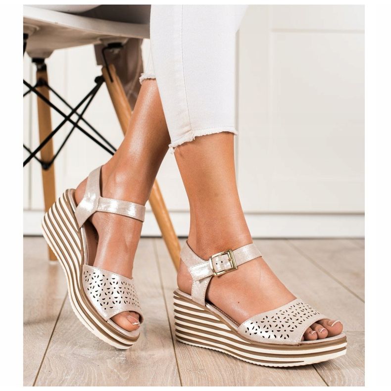 Glänzende goldene Sandalen von Sergio Leone 1