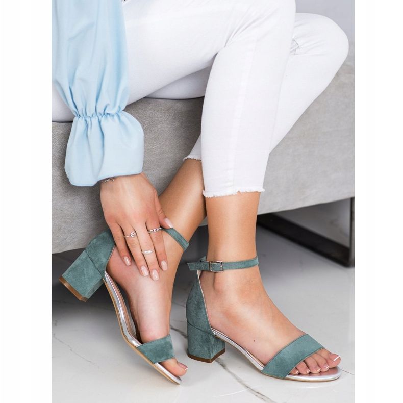 Sandalen an einer Bar Sergio Leone grün 1