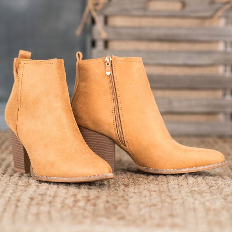 Seastar Wildleder Booties auf einer Bar braun 1