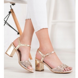 Glänzende VINCEZA Sandalen golden 1