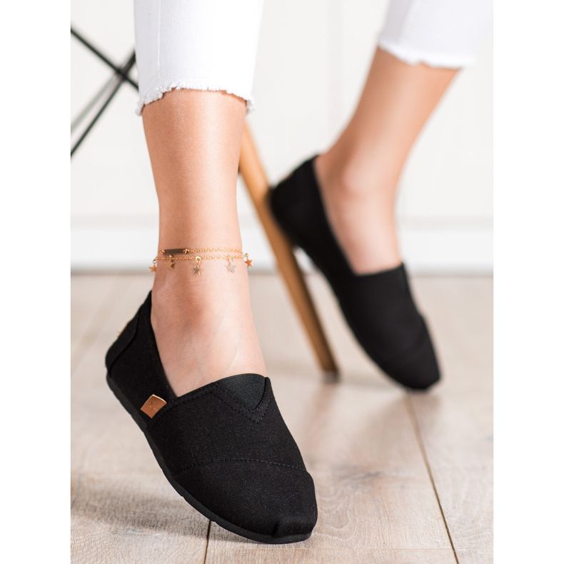 SHELOVET Schwarze Turnschuhe zum Hineinschlüpfen 1