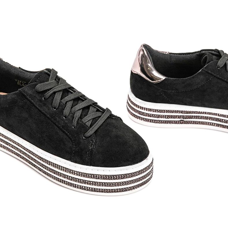 Schwarze Sneaker auf dicker Sohle von Lil 1