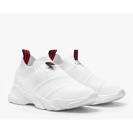 Weiße Turnschuhe der Gerechtigkeit 1