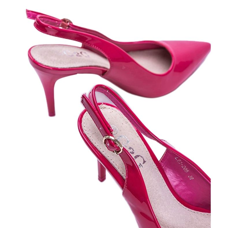 Pinke Pumps lackiert auf einem Cindy-Gürtel rosa 1