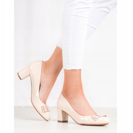 Weide Lackierte Pumps beige 1