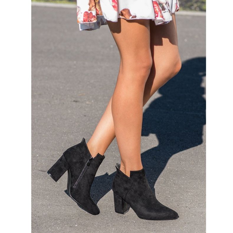 Stiefel auf einem Pfosten VINCEZA schwarz 1