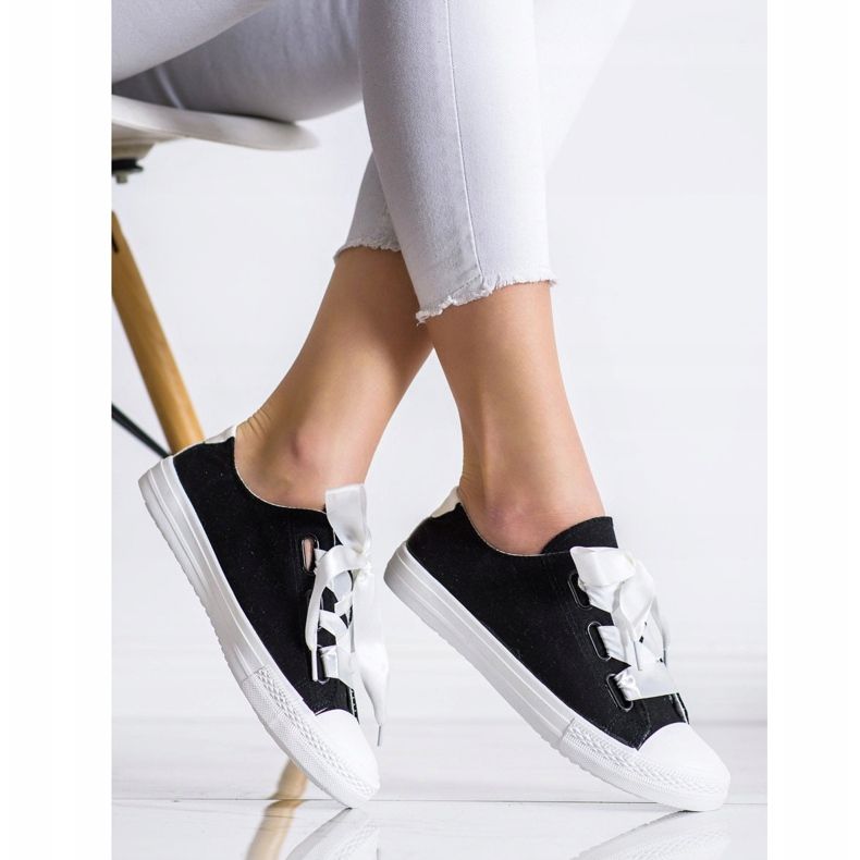 SHELOVET Stylische gebundene Sneakers schwarz 1