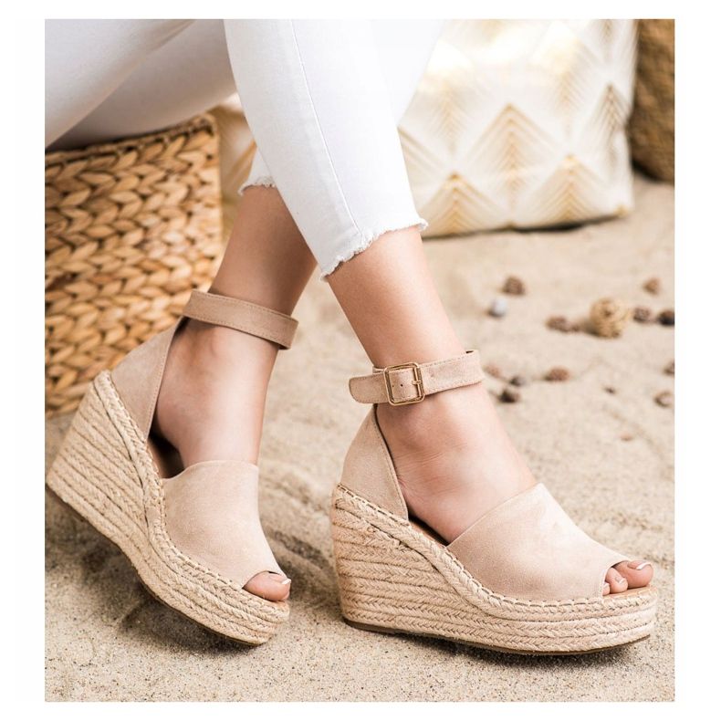 SHELOVET Beige Keilsandalen 1
