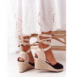 PG1 Schwarze Nelly Keilsandaletten mit Zöpfen beige 1