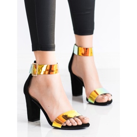 Goodin Sandalen an einer Bar mit Holo-Effekt schwarz 1