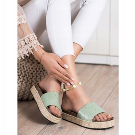 SHELOVET Hausschuhe auf der Plattform grün 1