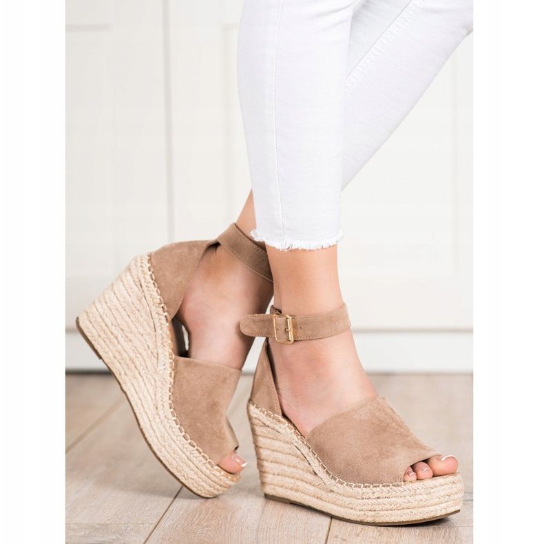 SHELOVET Beige Keilsandalen 1