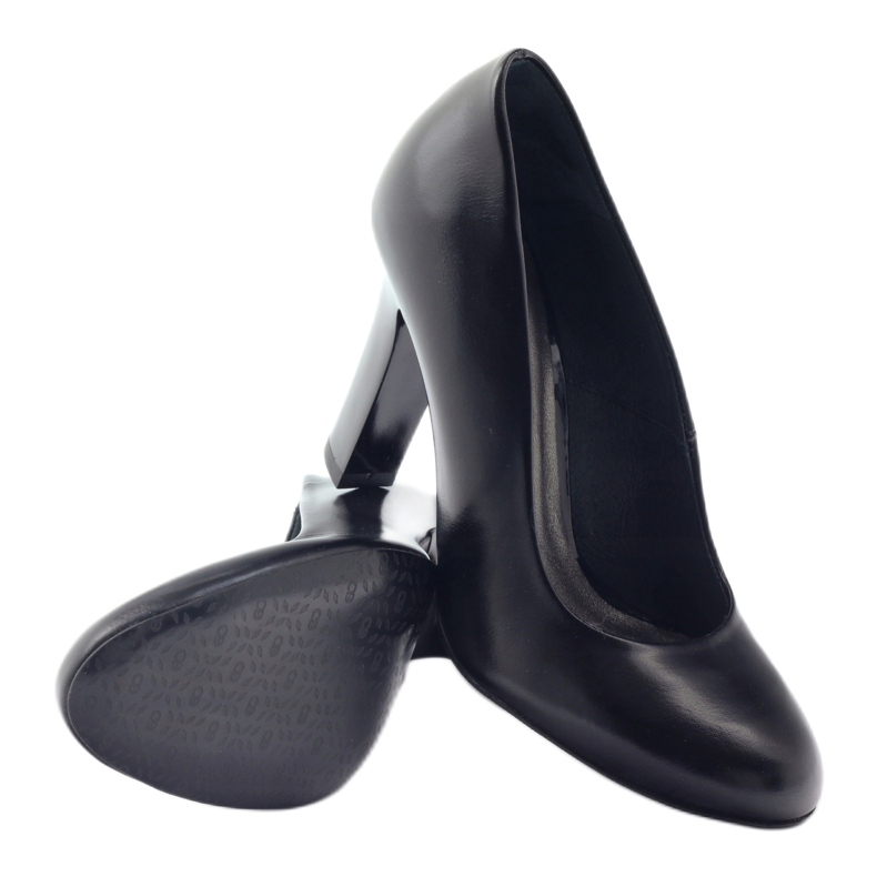 Edeo Schwarze Pumps auf einer Säule 3