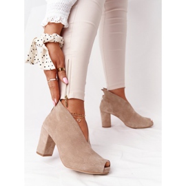 Wildleder Booties auf einem Pfosten mit einem Schnitt Exquisite 1243 Beige 1