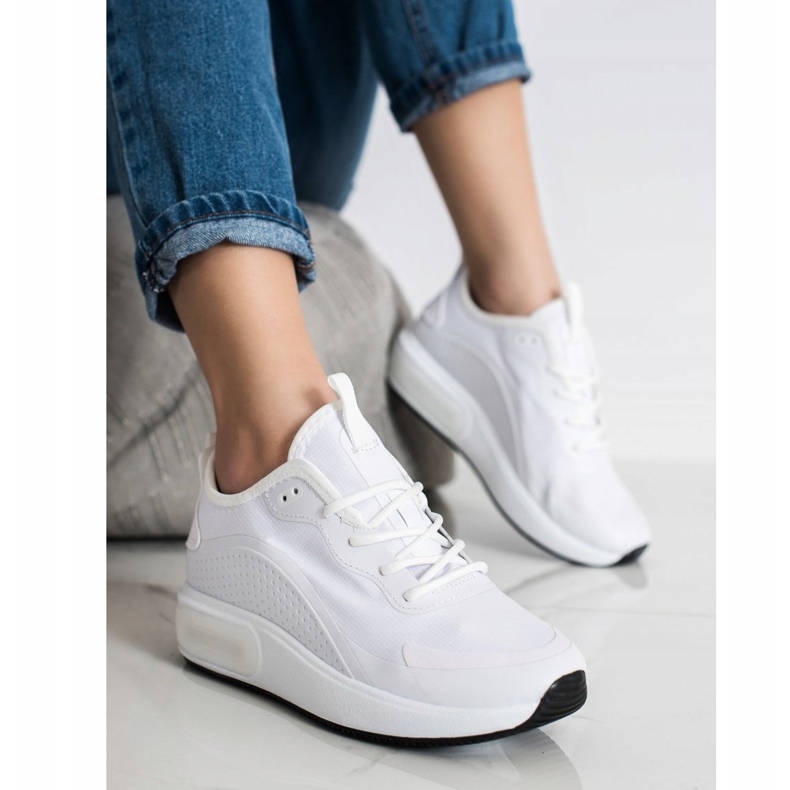 SHELOVET Sportschuhe auf der Plattform weiß 2