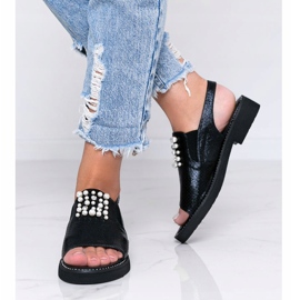 Schwarze Sandalen mit Perlen wie eine Frau 1