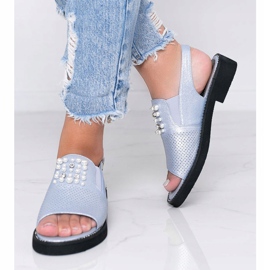 Blaue Sandalen mit Perlen wie eine Frau 1