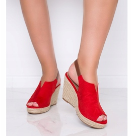 Lindys rote Keilsandalen 1