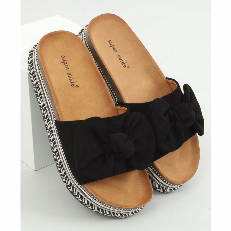 Black 7705 Schwarze Pantoffeln auf der verzierten Sohle 1