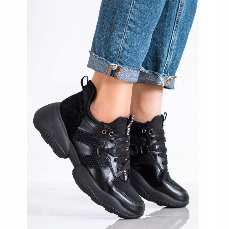 Weide Schwarze Turnschuhe 1