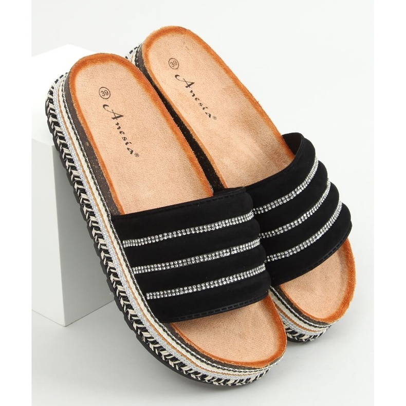 Schwarz N-96 Schwarze Pantoffeln auf der verzierten Sohle 1