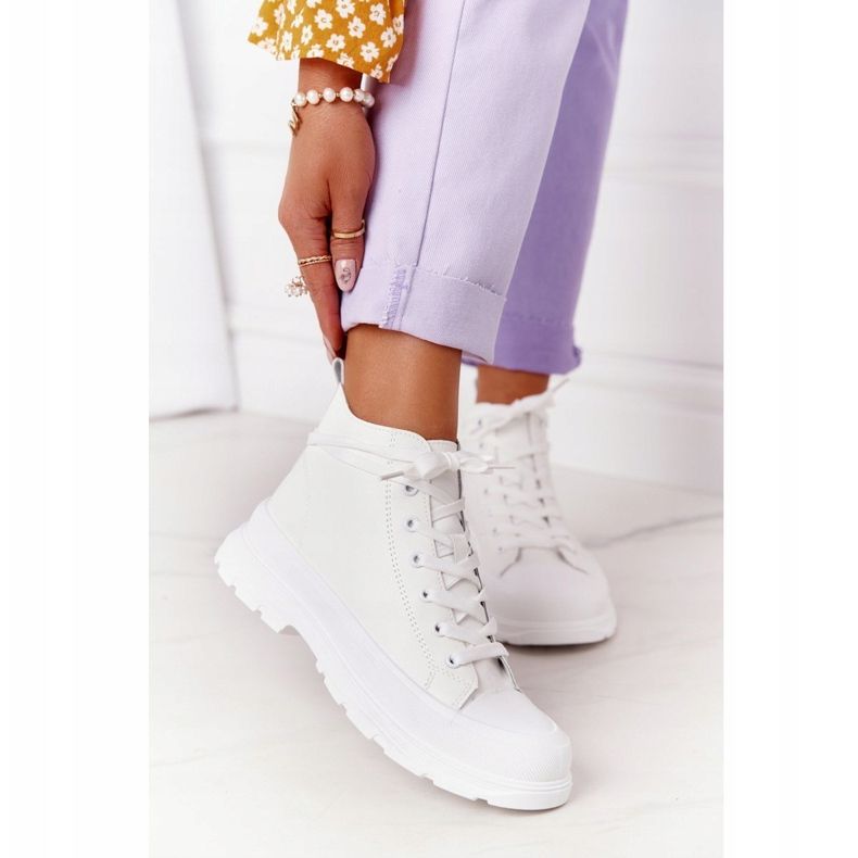 Weiße Trissy Ledersneaker für Damen auf einer großen Sohle 2