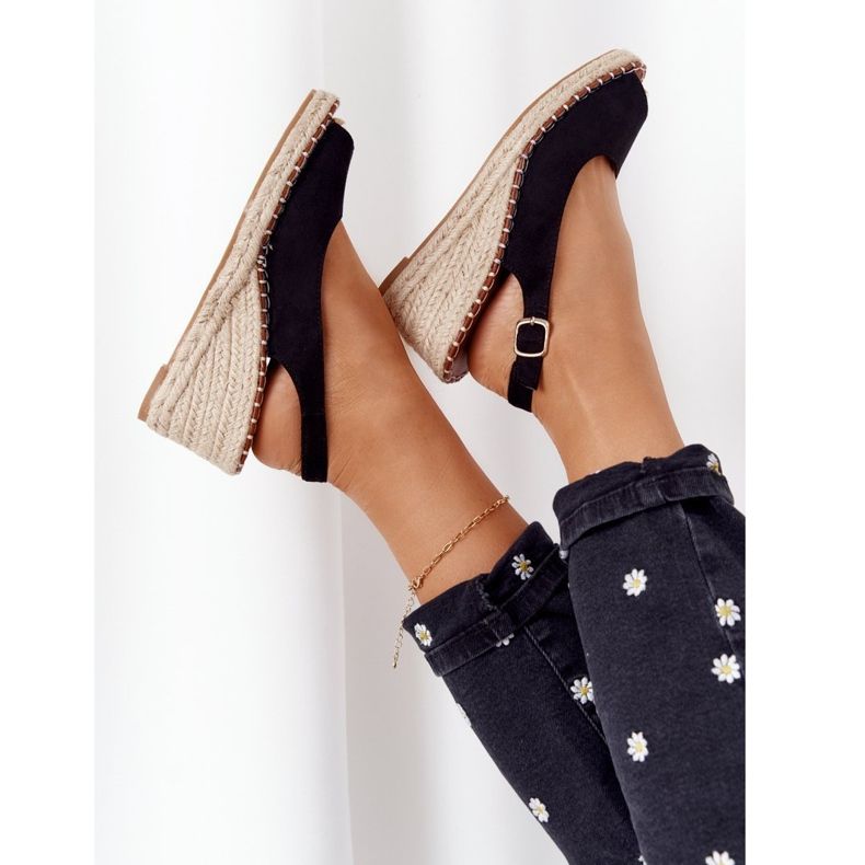 PG1 Schwarze Sandalen auf einem Keil mit geflochtenen schwarzen Las Palomas beige 1