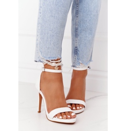 PG1 Elegante Sandalen auf einem weißen Glamour-Absatz 2