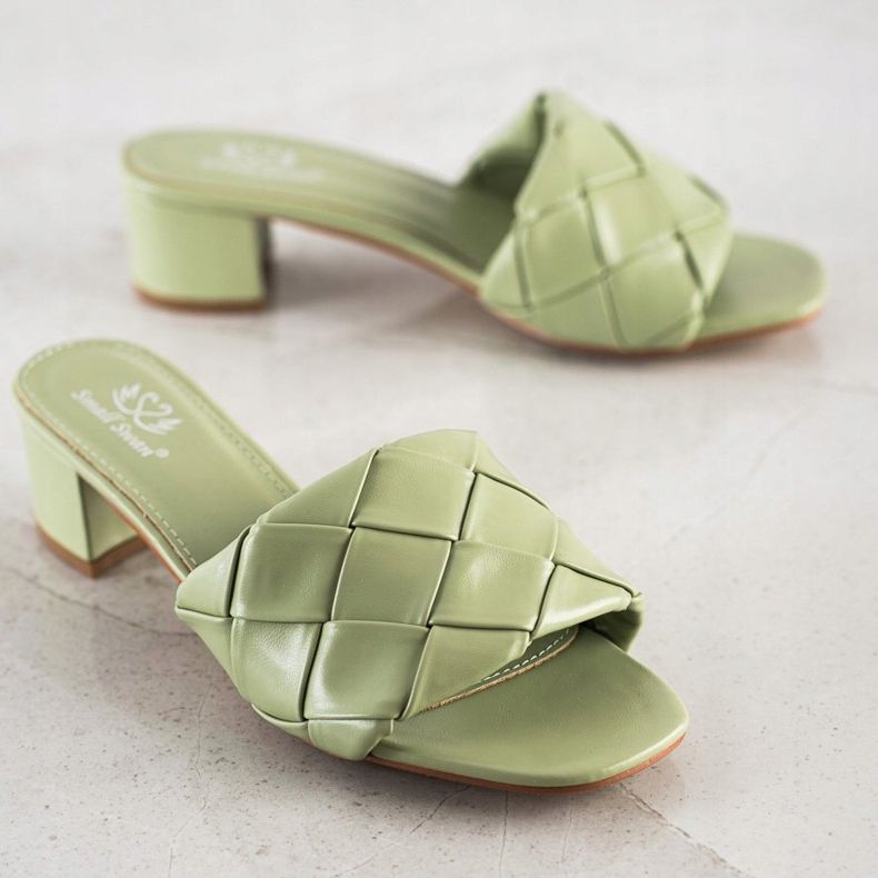 Small Swan Gesteppte Hausschuhe auf einem Pfosten grün 1