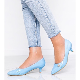 Blaue Pumps auf Mollys niedrigem Absatz 1