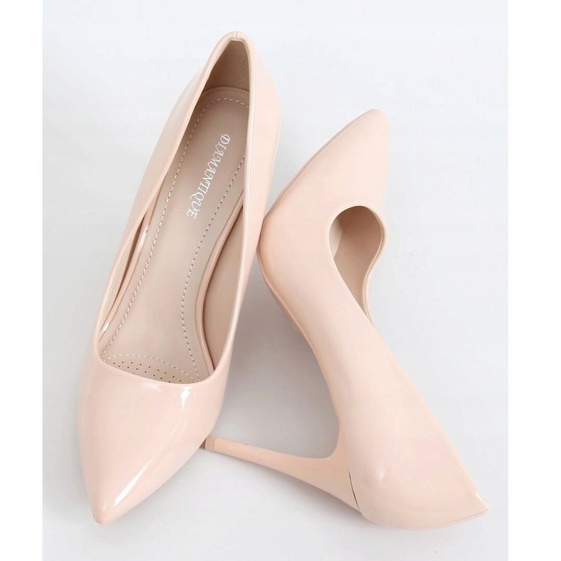 Pumps auf einem Stilettoabsatz lackiert beige 3963 Nude 1