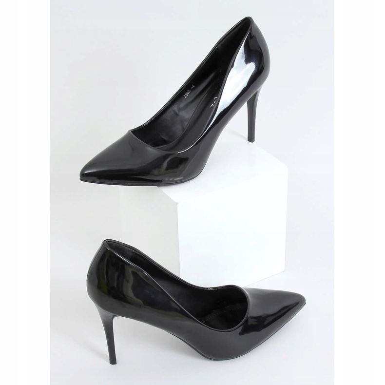 Pumps auf einem schwarz lackierten Absatz 3963 Black 1