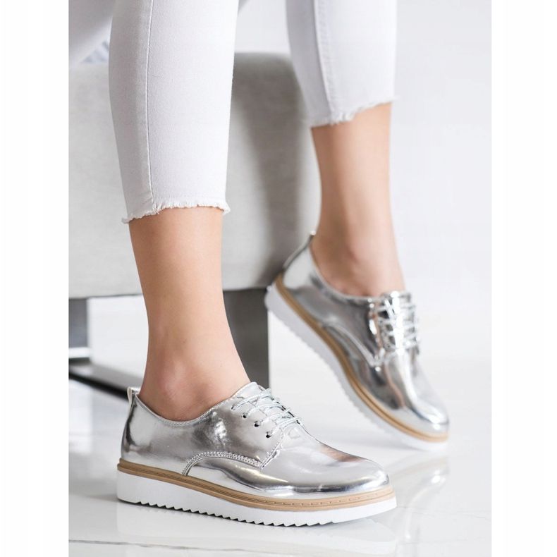 SHELOVET Lackierte silberne Schuhe 2