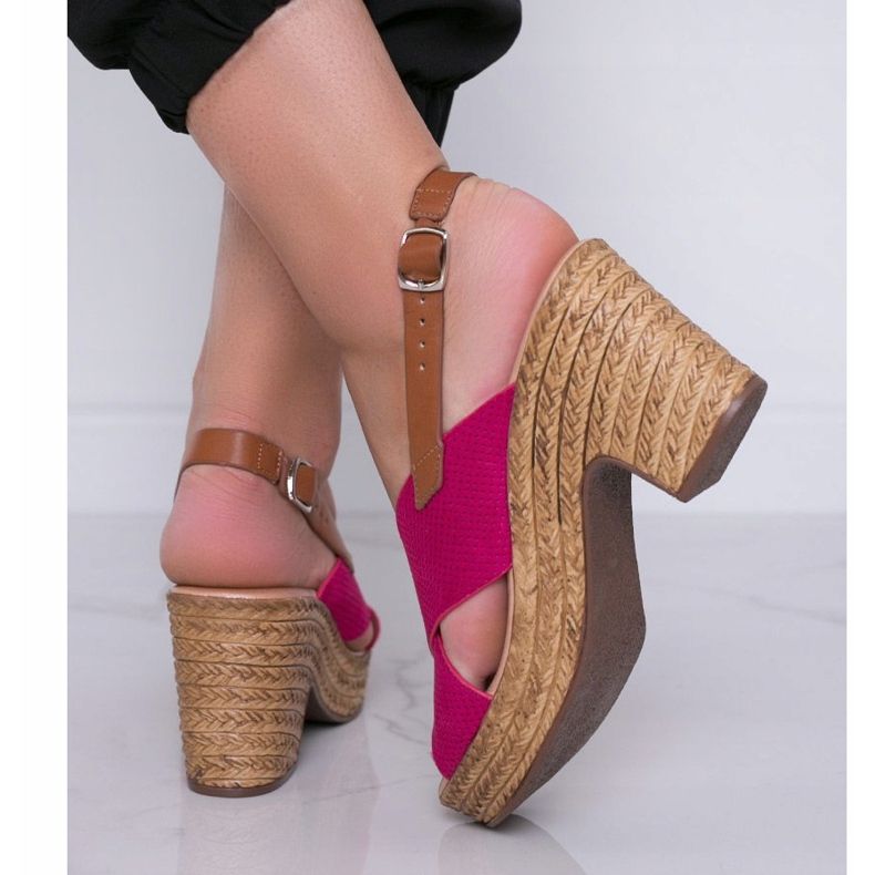 Rosa Sandalen auf dem Magic Woman Post 1