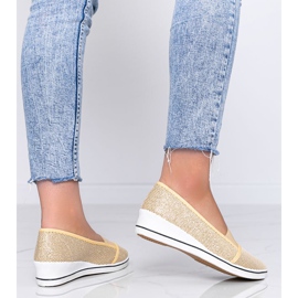 Gold glitzernde Ballerinas auf dem Glam Star Wedge golden 1