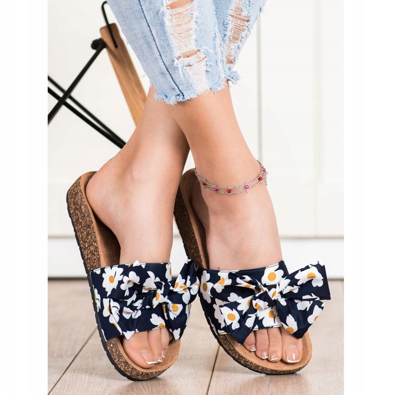 SHELOVET Modische Hausschuhe mit Blumen marineblau 1